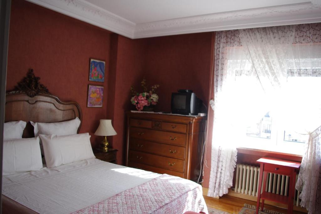 Pension Isabella San Sebastian Room photo